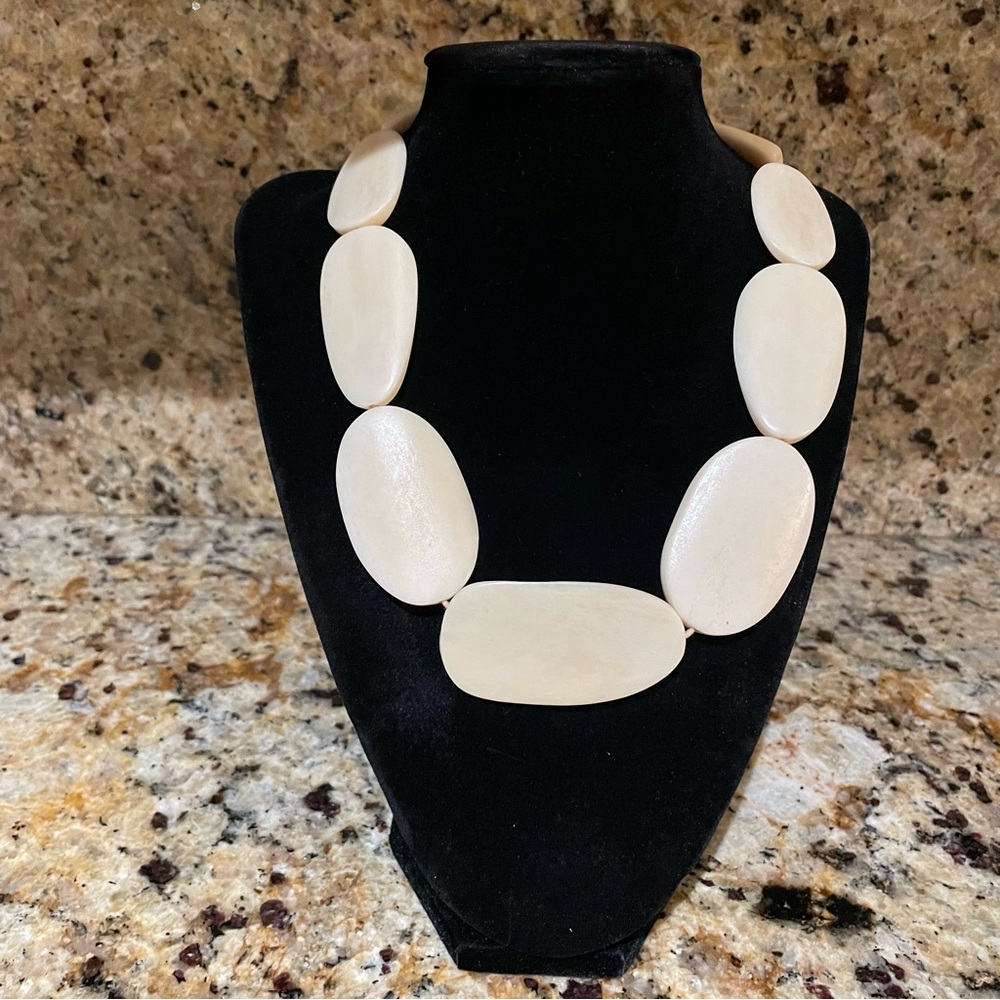 Chic Cream Oval Necklace